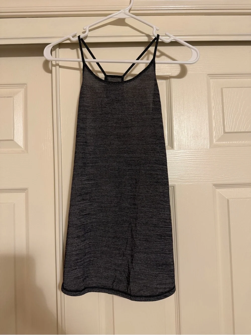 Lululemon Thin Strappy Stretchy Shiny Heathered Blk Yoga Tank